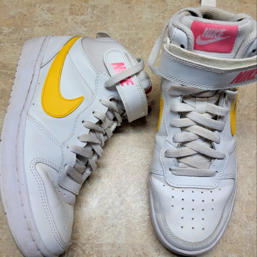 Nike Girls' Court Borough Mid 2 Shoes